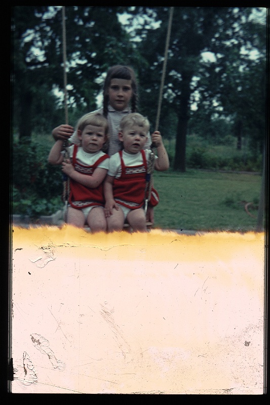 32.Regensburg jun 1965 Brigitte,Marion.JPG
